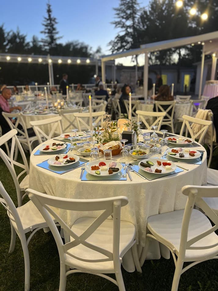 Mango Garden İs Sahne 